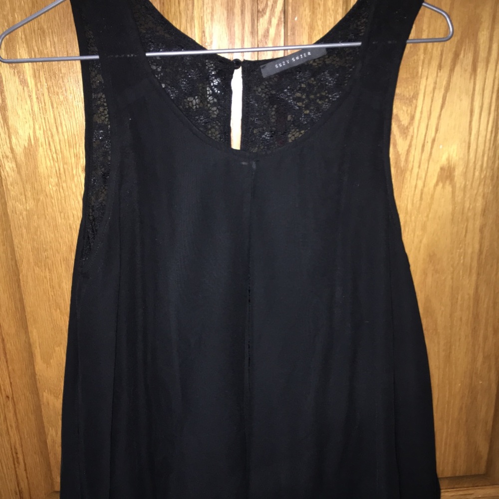 Suzy shier Black  top